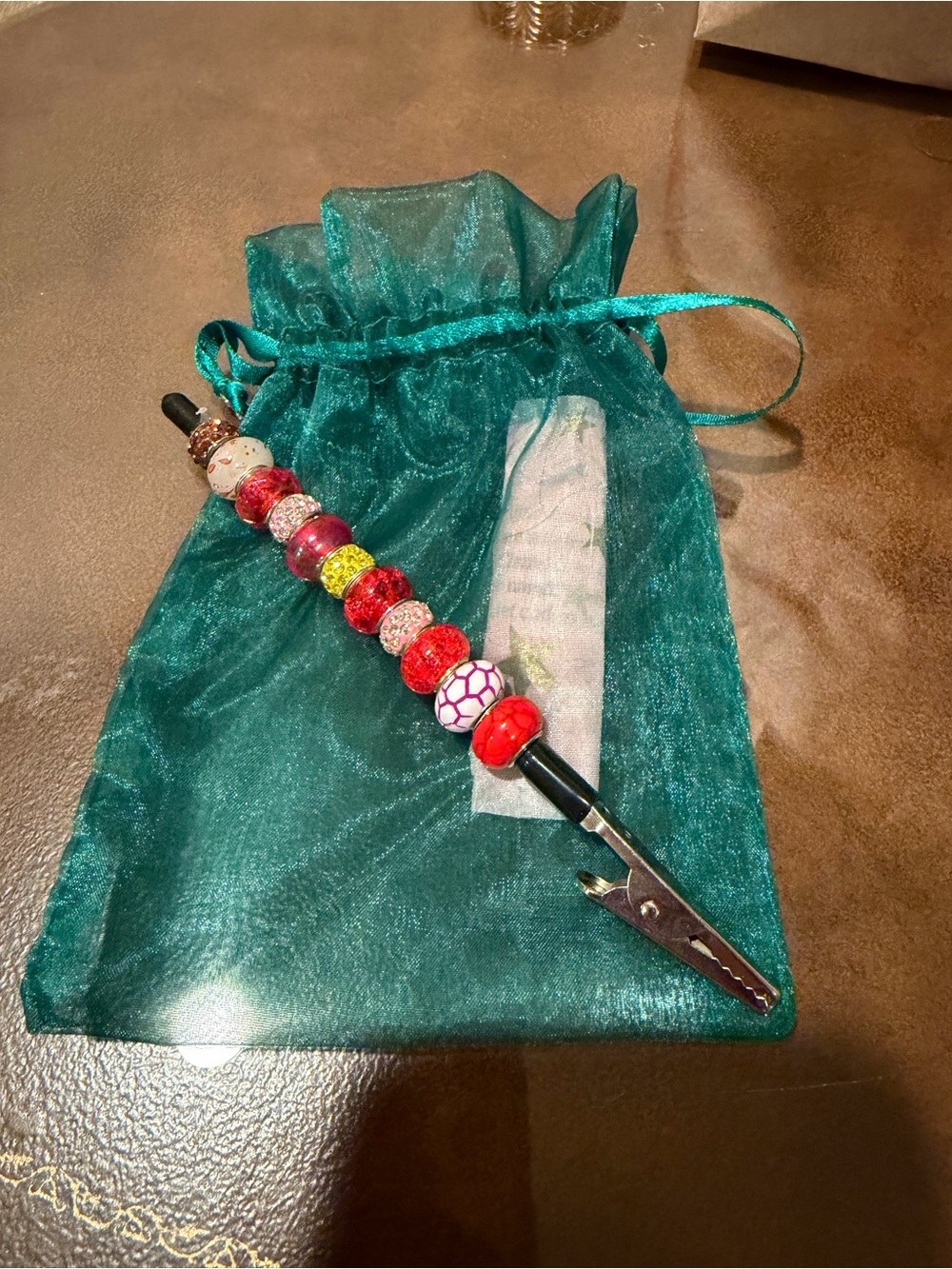 Beaded bracelet clasping tool